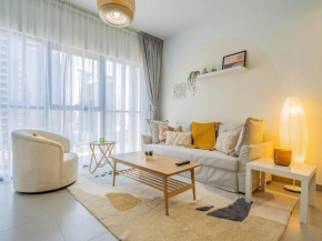 Charming Tropical Apartment Minutes To Dubai Mall